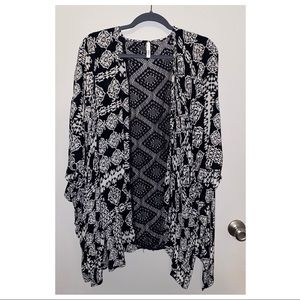Black and white patterned kimono